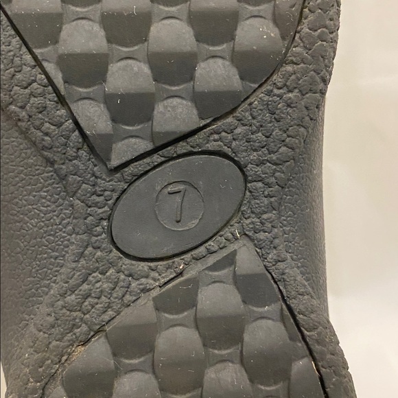 Cozy Black Fur-Lined Winter Boots - Picture 11 of 11